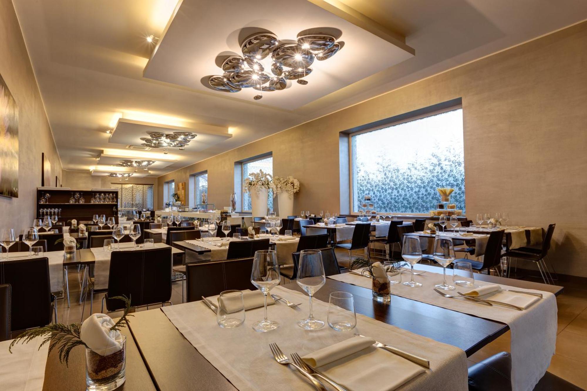 Klima Hotel Milano Fiere מראה חיצוני תמונה